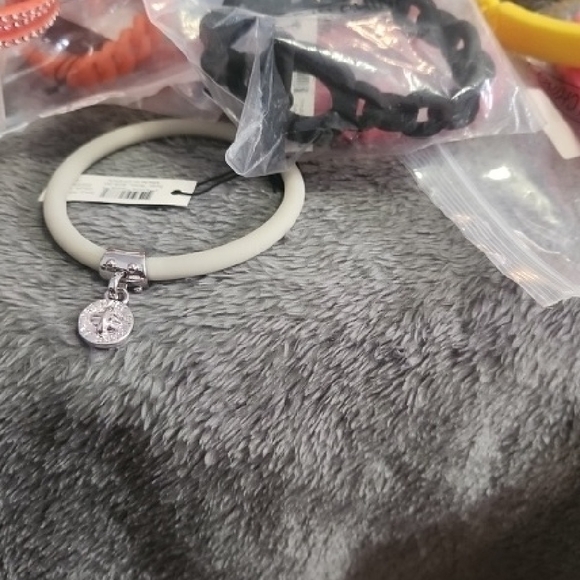 Marc Jacobs 20 NWT Bracelets - Picture 5 of 5